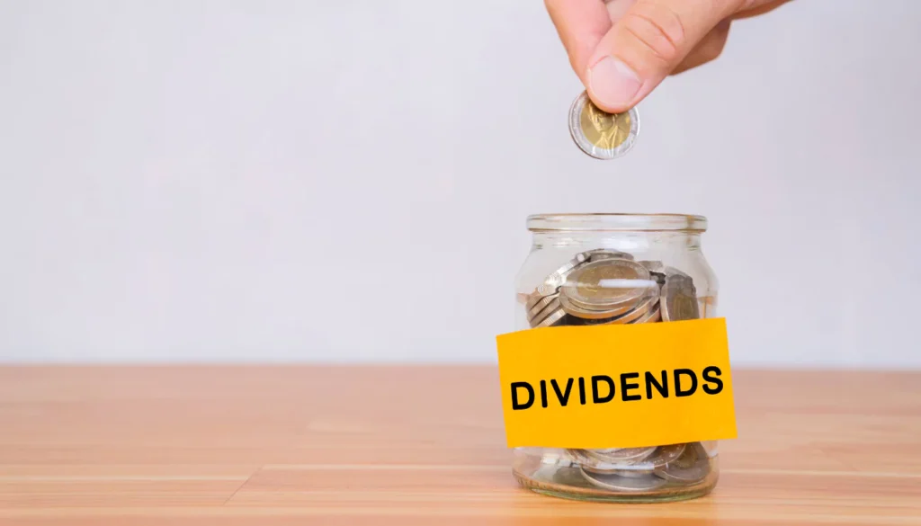 Develop Strategies to Maximize Returns from Dividend Stocks